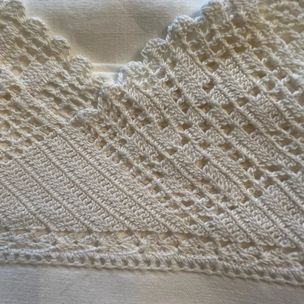 One vintage twin bed sheet w/two matching pillow cases. Never been used.